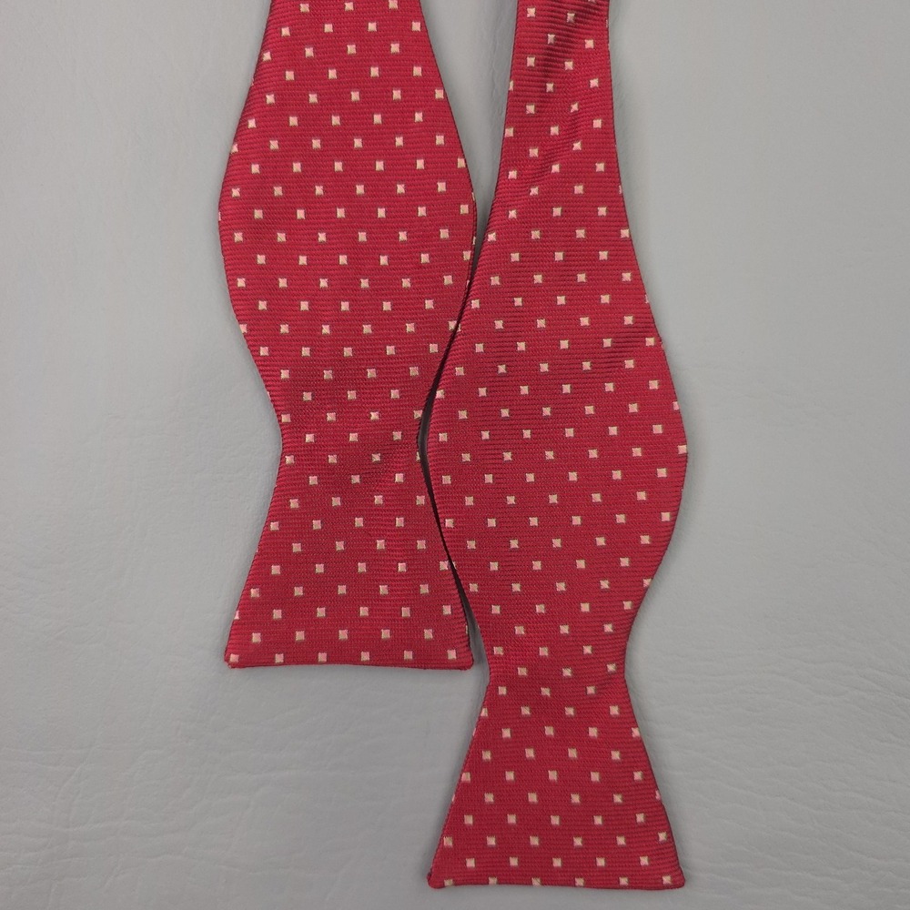 Brooks Brothers Bow Tie Mens One Size Red Silk Geometric Made USA Adjustable